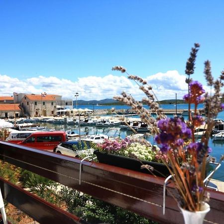 Apartmani Mikin Betina  Buitenkant foto