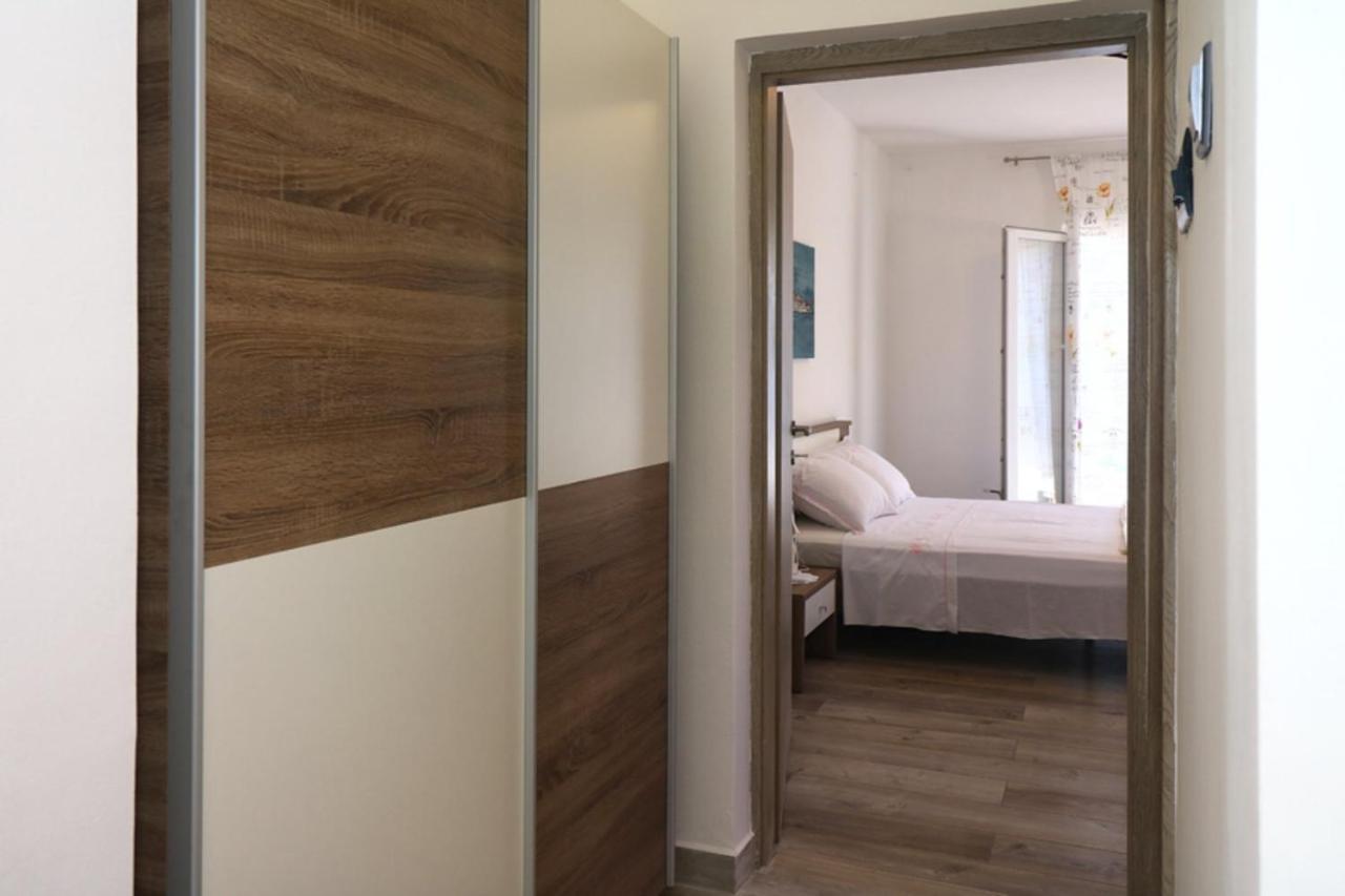 Apartmani Mikin Betina  Buitenkant foto
