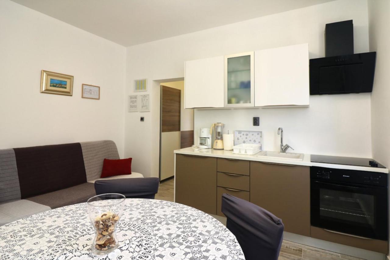 Apartmani Mikin Betina  Buitenkant foto