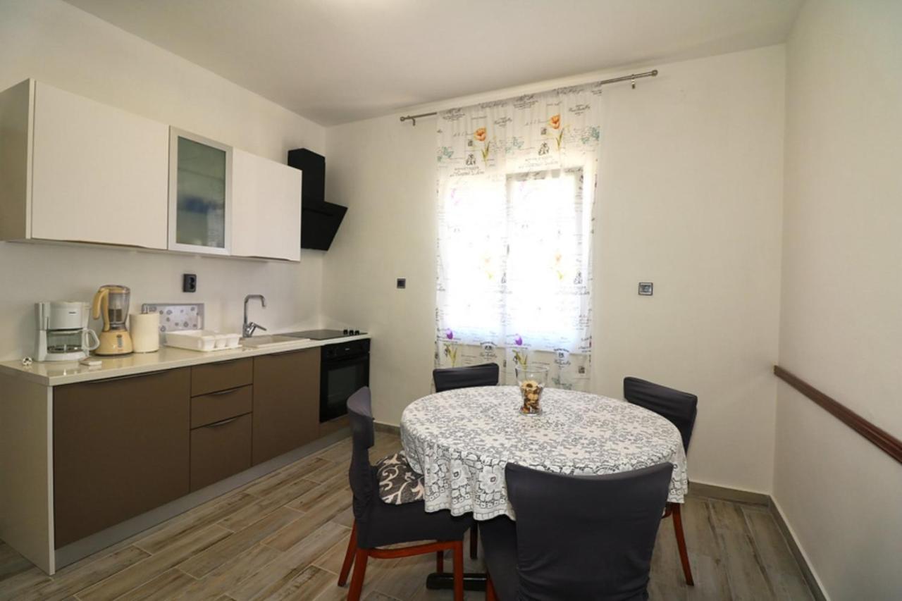 Apartmani Mikin Betina  Buitenkant foto