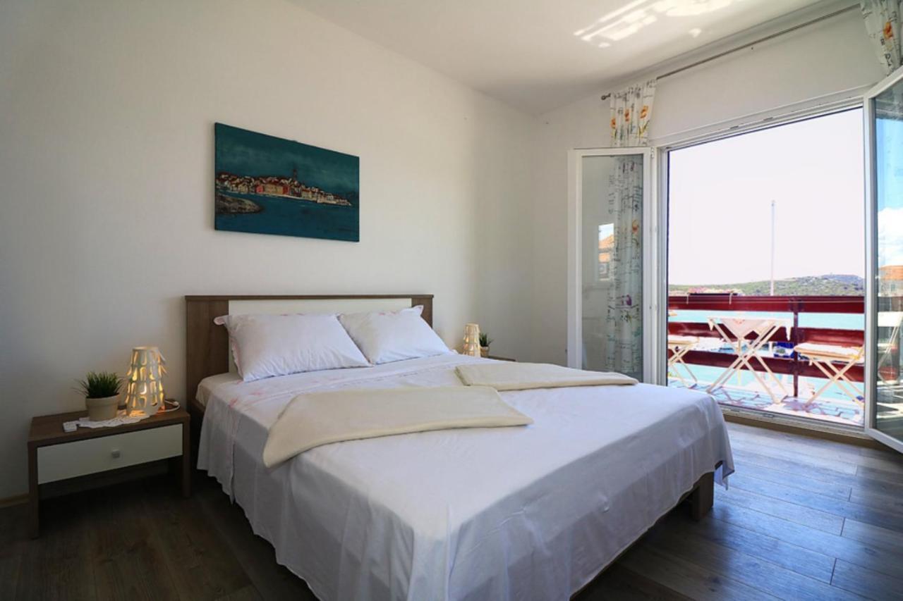 Apartmani Mikin Betina  Buitenkant foto