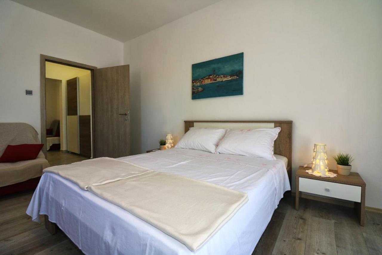 Apartmani Mikin Betina  Buitenkant foto