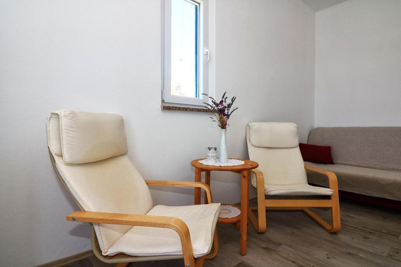 Apartmani Mikin Betina  Buitenkant foto
