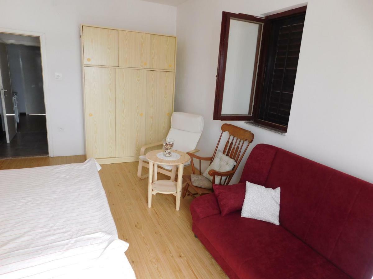 Apartmani Mikin Betina  Buitenkant foto
