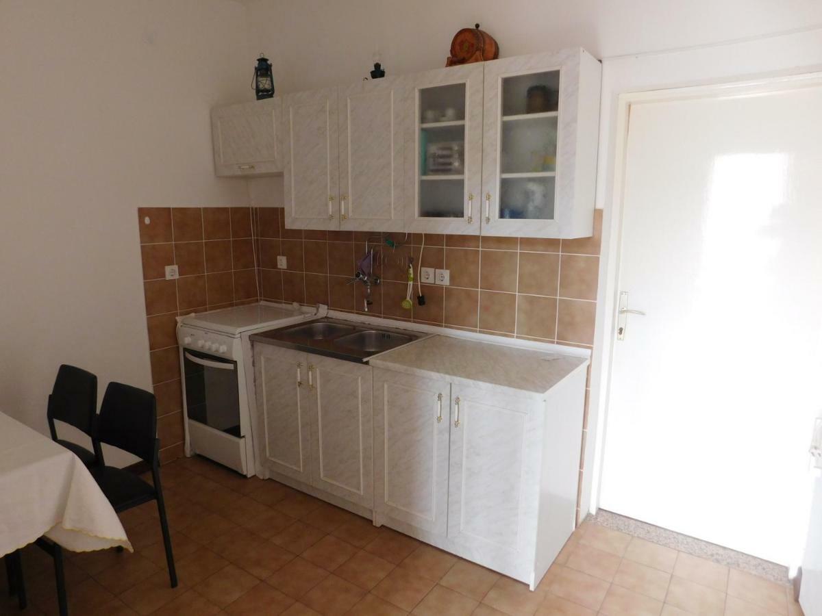 Apartmani Mikin Betina  Buitenkant foto