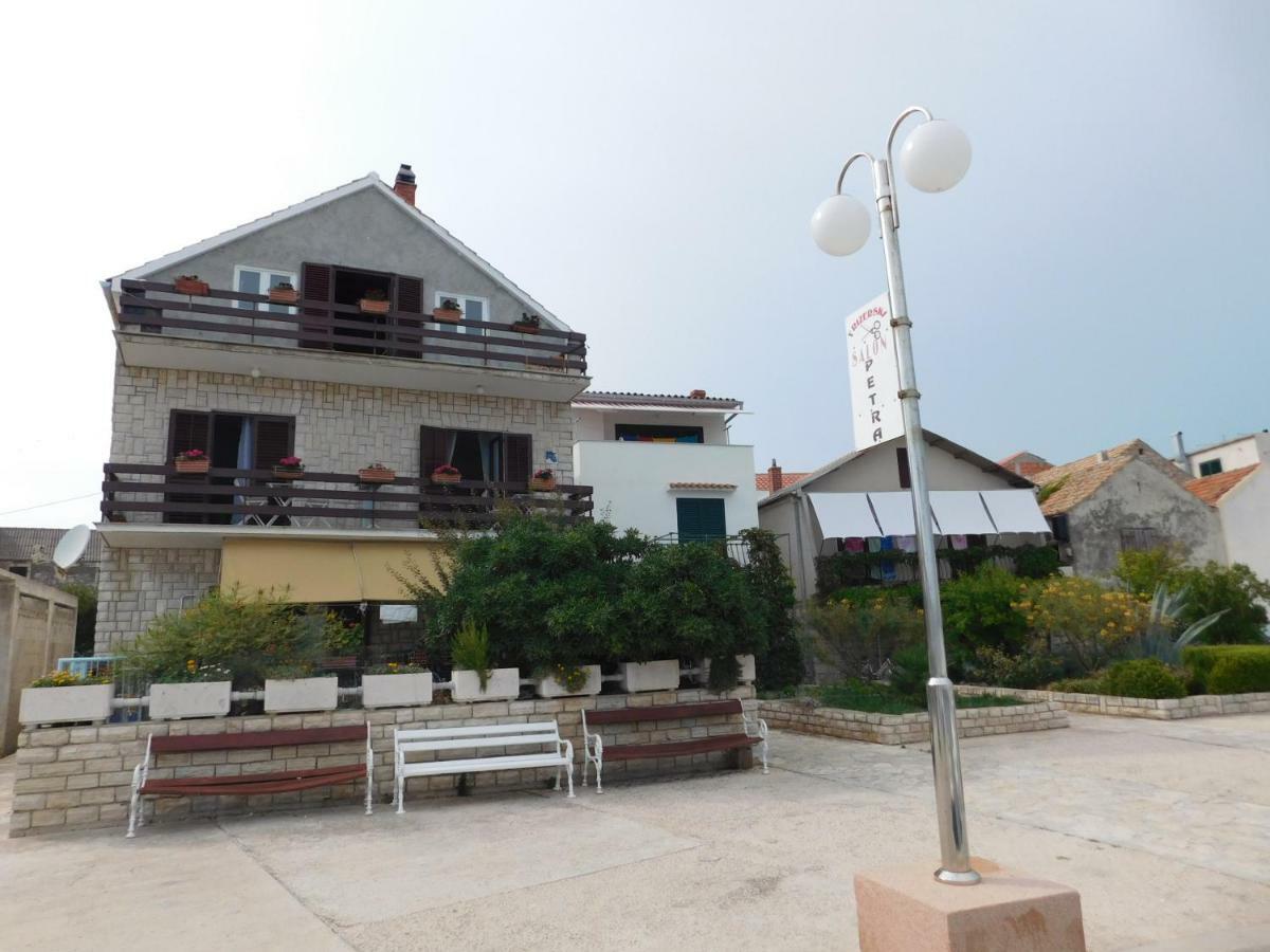 Apartmani Mikin Betina  Buitenkant foto