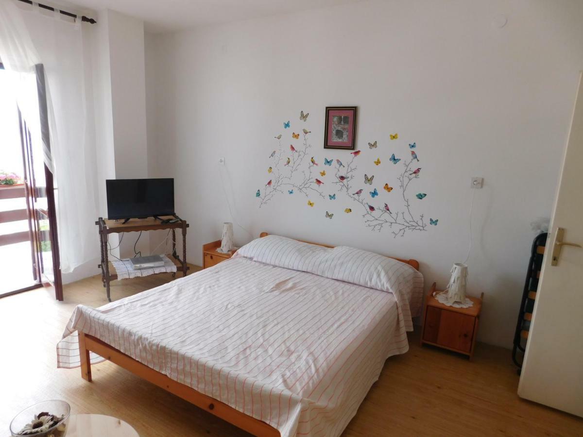 Apartmani Mikin Betina  Buitenkant foto