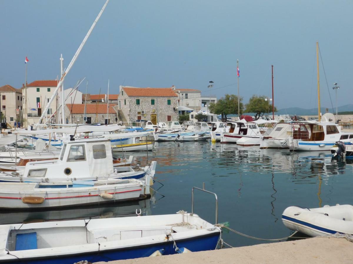 Apartmani Mikin Betina  Buitenkant foto