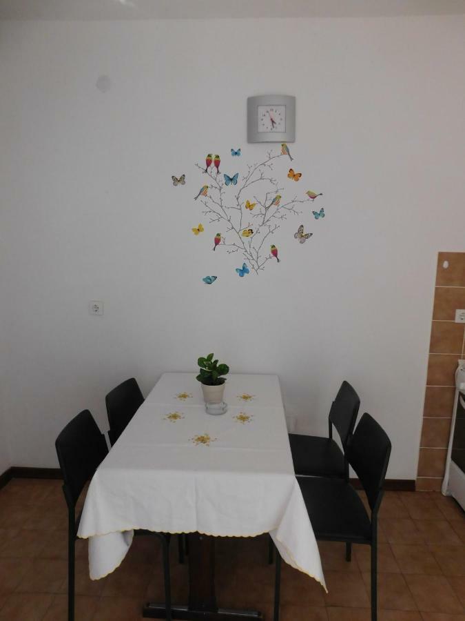 Apartmani Mikin Betina  Buitenkant foto