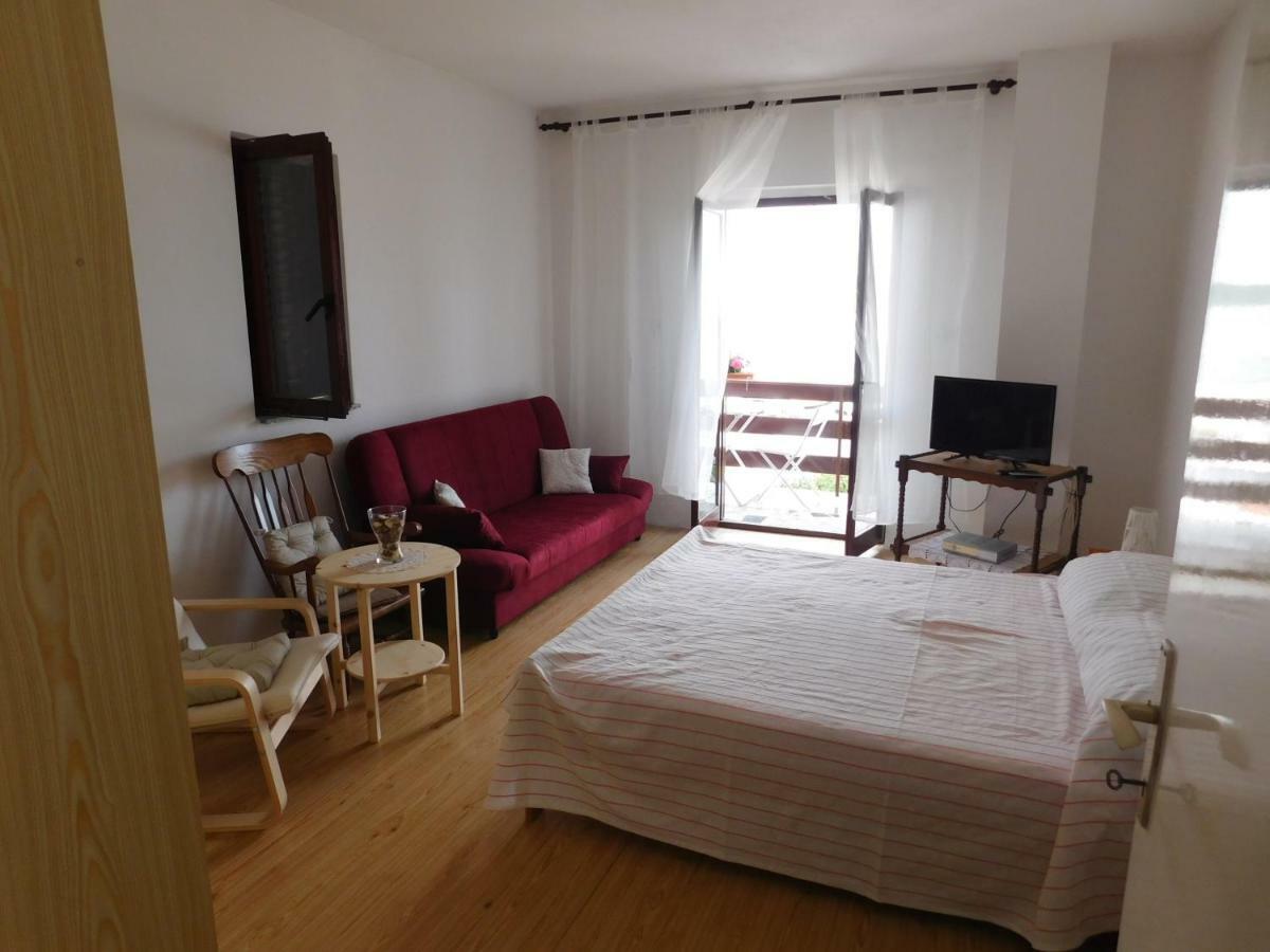 Apartmani Mikin Betina  Buitenkant foto
