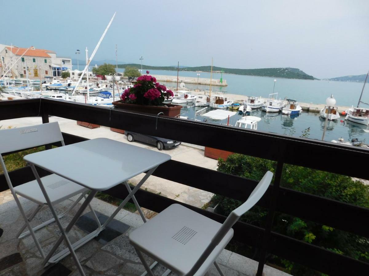 Apartmani Mikin Betina  Buitenkant foto