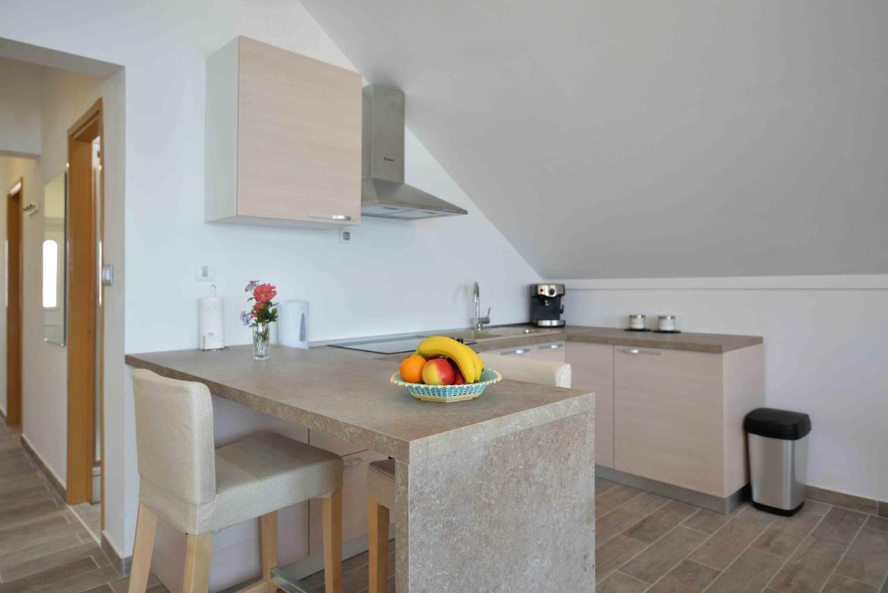 Apartmani Mikin Betina  Buitenkant foto