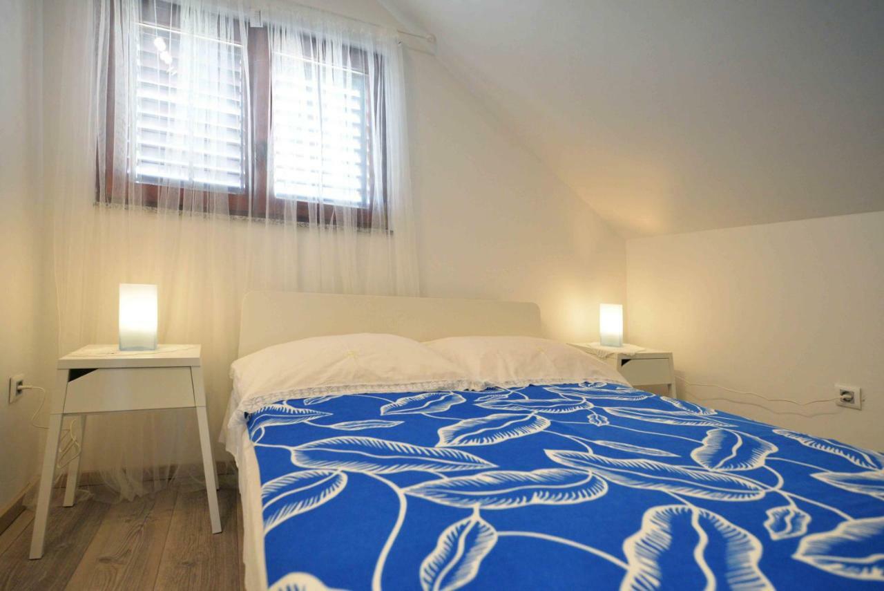 Apartmani Mikin Betina  Buitenkant foto