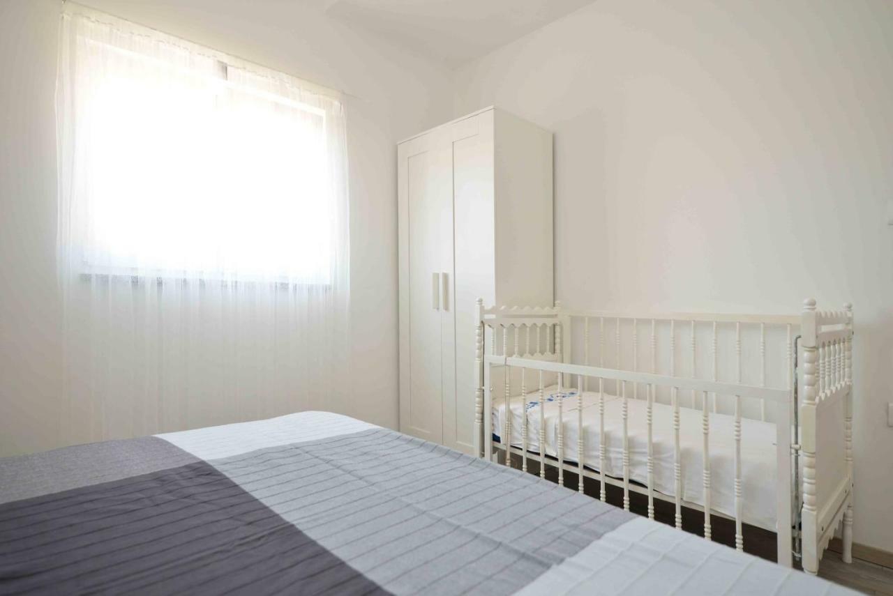 Apartmani Mikin Betina  Buitenkant foto