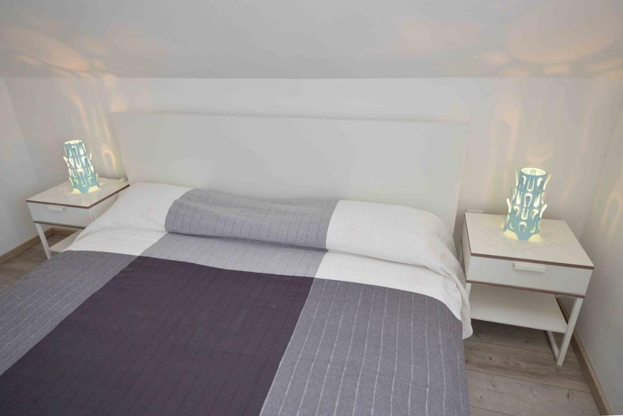 Apartmani Mikin Betina  Buitenkant foto