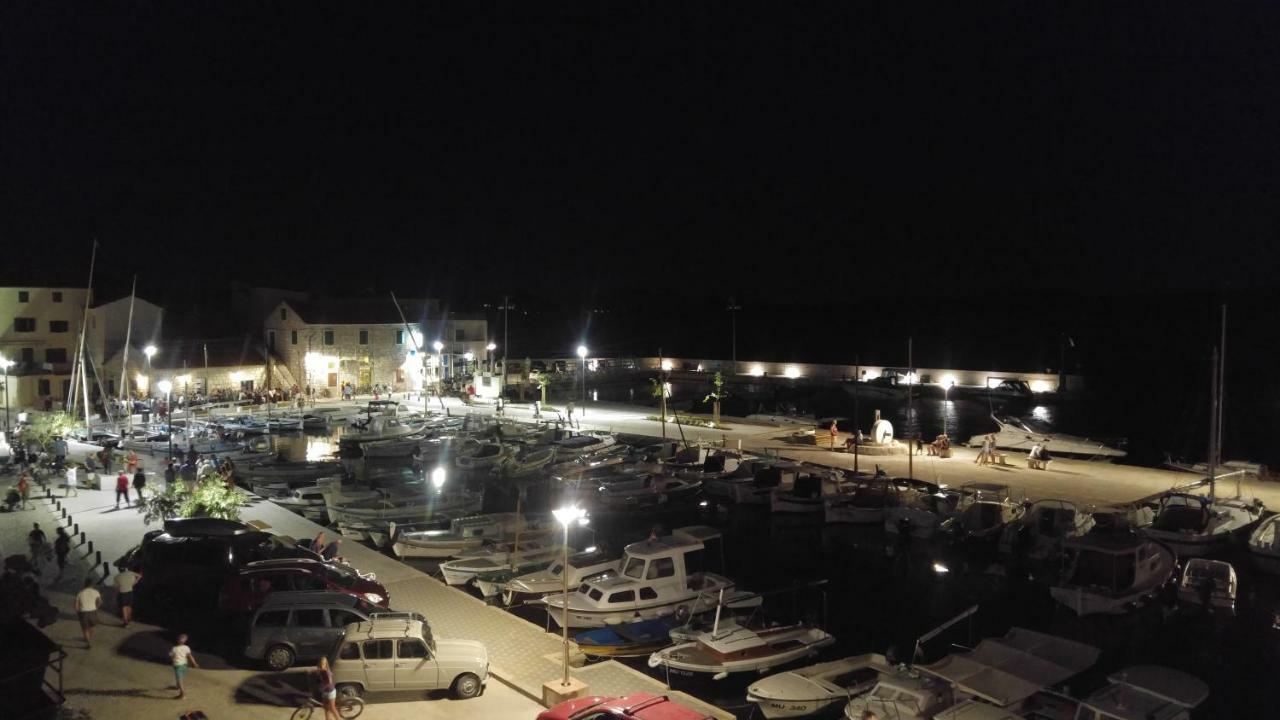 Apartmani Mikin Betina  Buitenkant foto