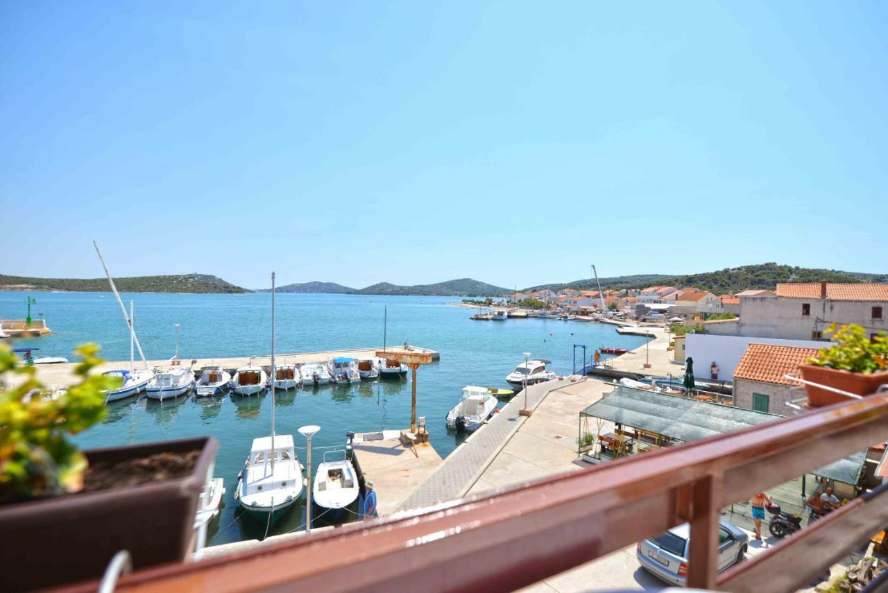 Apartmani Mikin Betina  Buitenkant foto