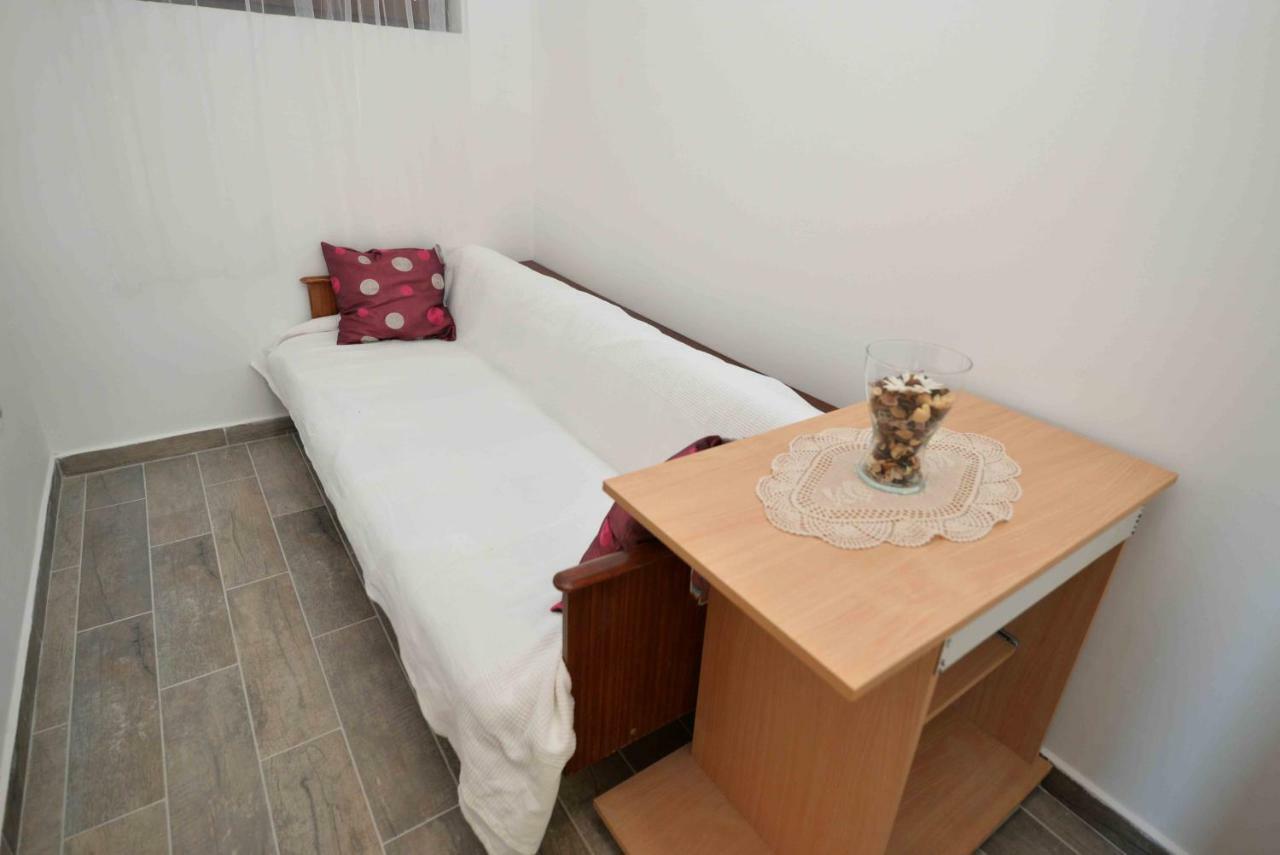 Apartmani Mikin Betina  Buitenkant foto