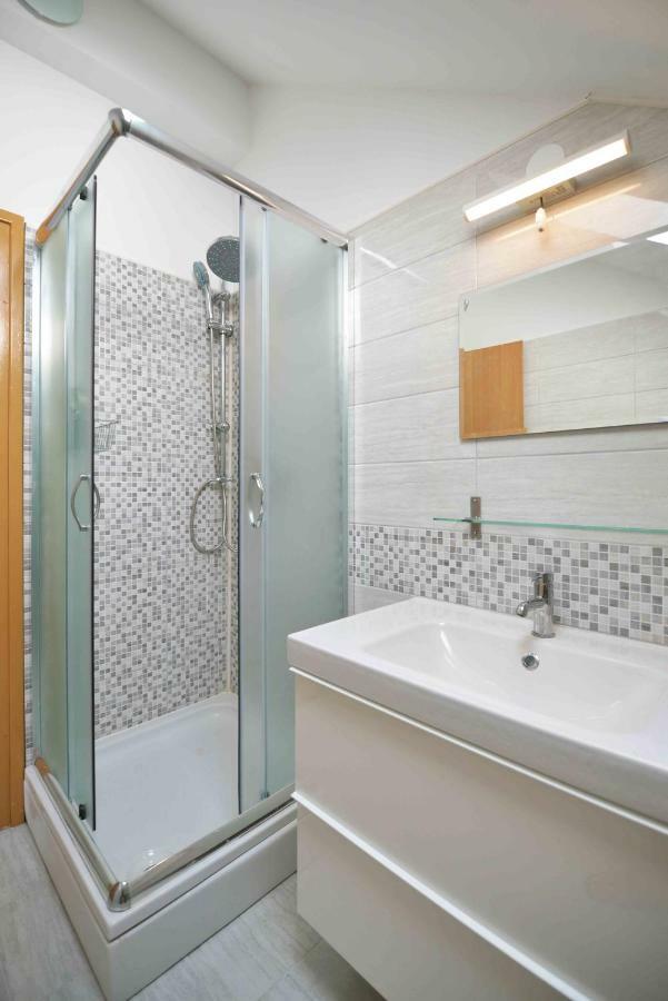 Apartmani Mikin Betina  Buitenkant foto